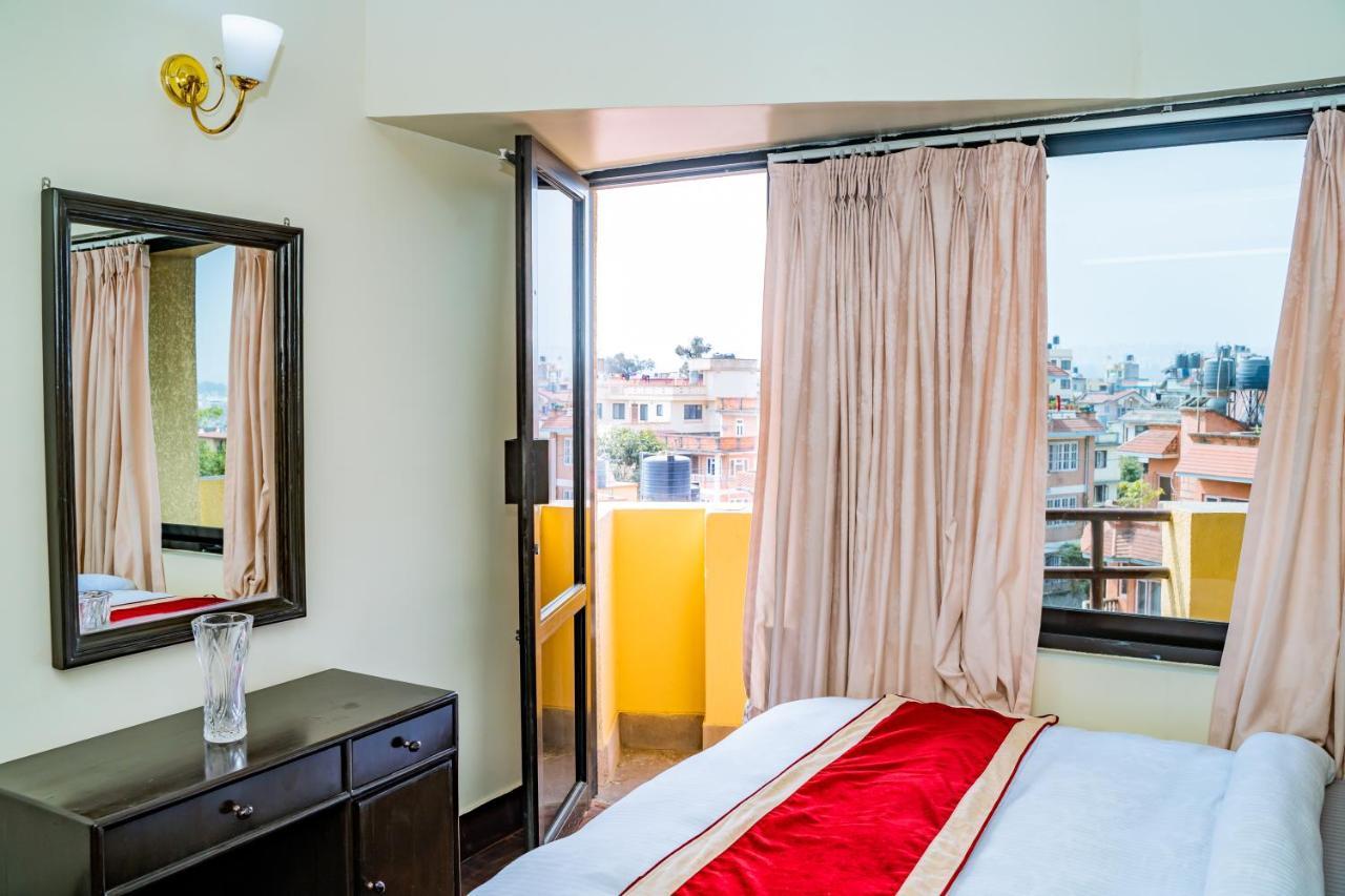 Kbb Hotel And Apartments Hosted By Hostmandu 랄릿푸르 외부 사진