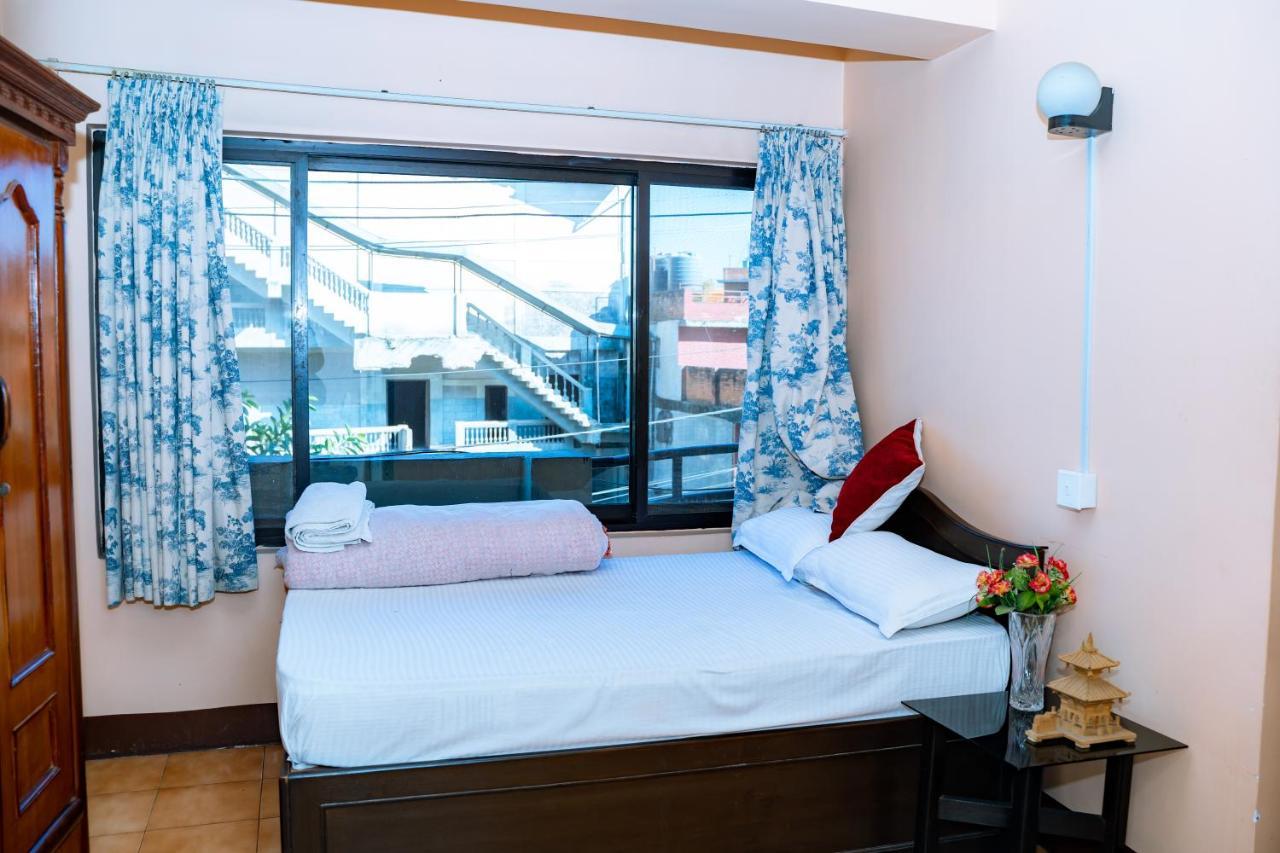 Kbb Hotel And Apartments Hosted By Hostmandu 랄릿푸르 외부 사진