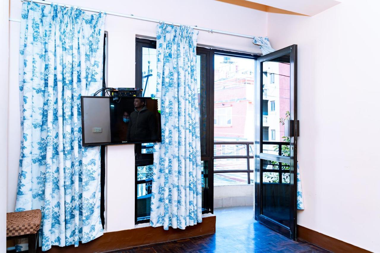 Kbb Hotel And Apartments Hosted By Hostmandu 랄릿푸르 외부 사진