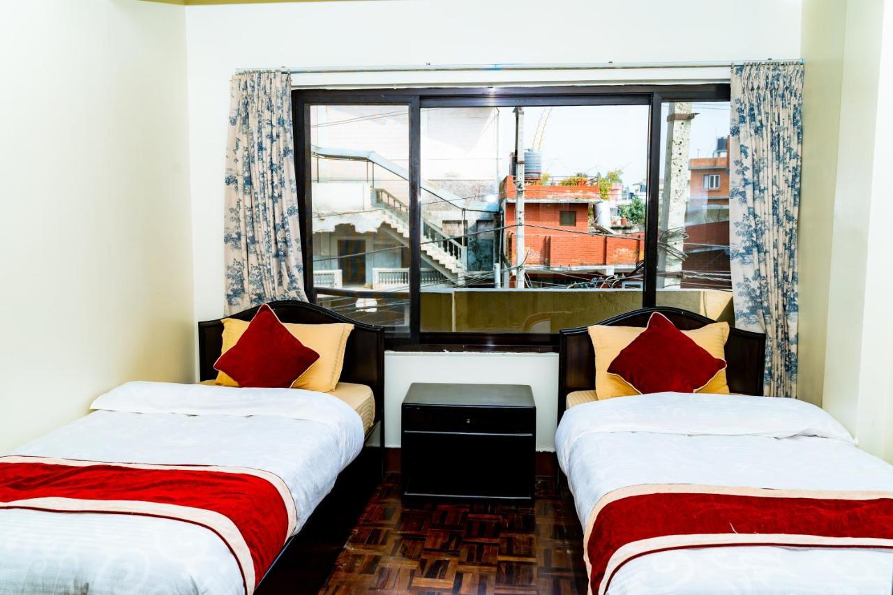 Kbb Hotel And Apartments Hosted By Hostmandu 랄릿푸르 외부 사진