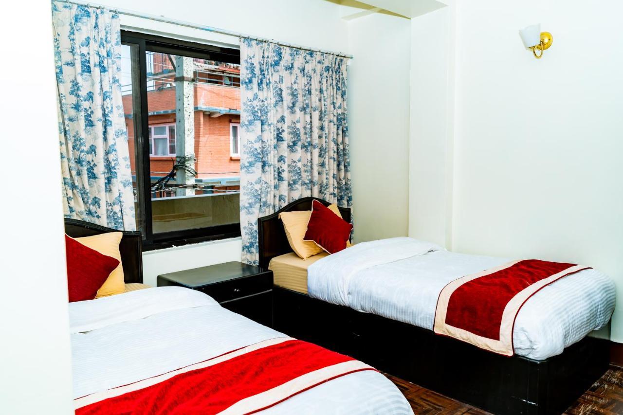 Kbb Hotel And Apartments Hosted By Hostmandu 랄릿푸르 외부 사진